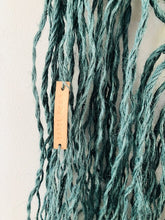 Laad afbeelding in Gallery viewer, Noma macramé wandhanger zeegroen