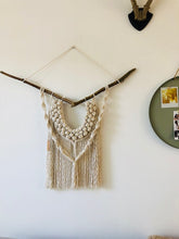 Laad afbeelding in Gallery viewer, Noma macramé wandhanger ketting ecru