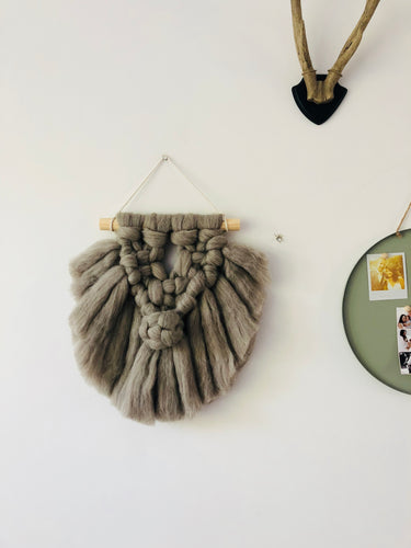 Noma macramé wandhanger grijs wol